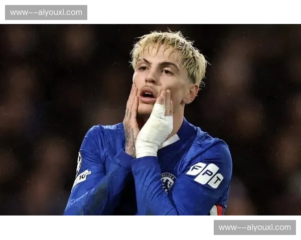 加纳乔20场1球4助表现低迷 蓝军球迷怒斥其为队史最差引援